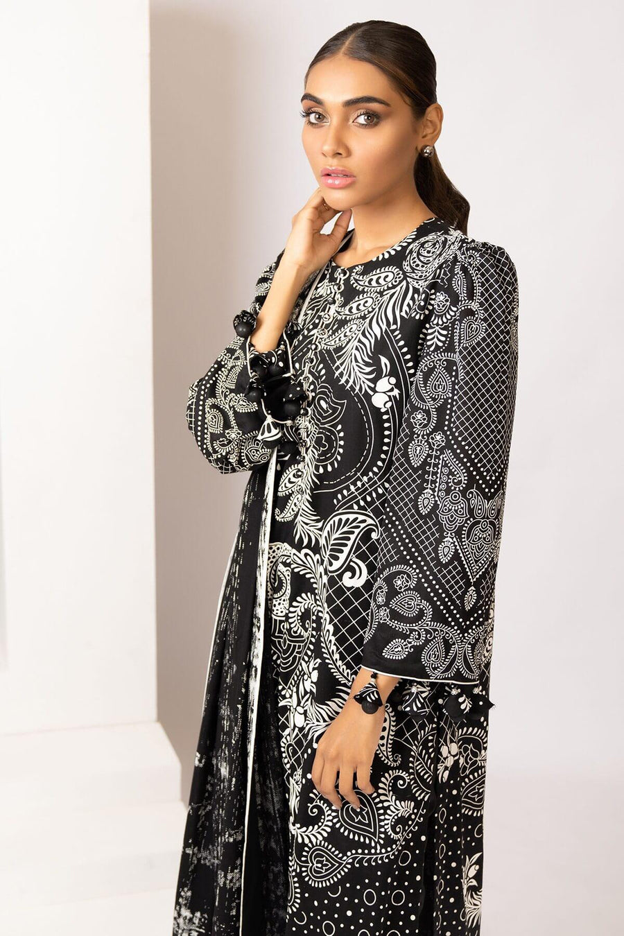Alkaram Spring Summer Vol-01 Printed Lawn 2pc Suit SS-34.1-21-Black - FaisalFabrics.pk