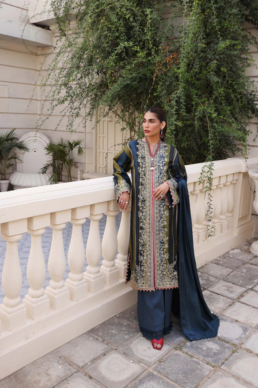 Sable Vogue Amalachi Embroidered Unstitched 3Pc Suit SWC-01-22