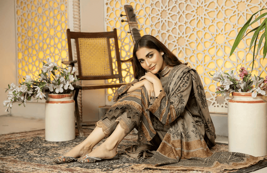 Tehzeeb by Riaz Arts Unstitchedd Velvet Jacquard 3Pc Suit TL-41