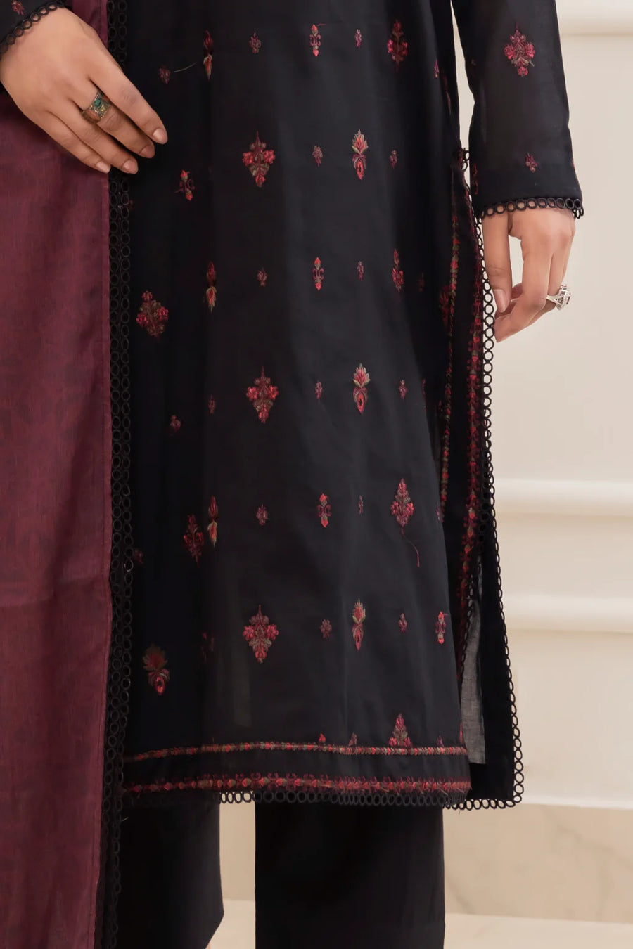 IZNIK Exclusive Embroidered Luxury Lawn Unstitched 3Pc Suit - SOOT