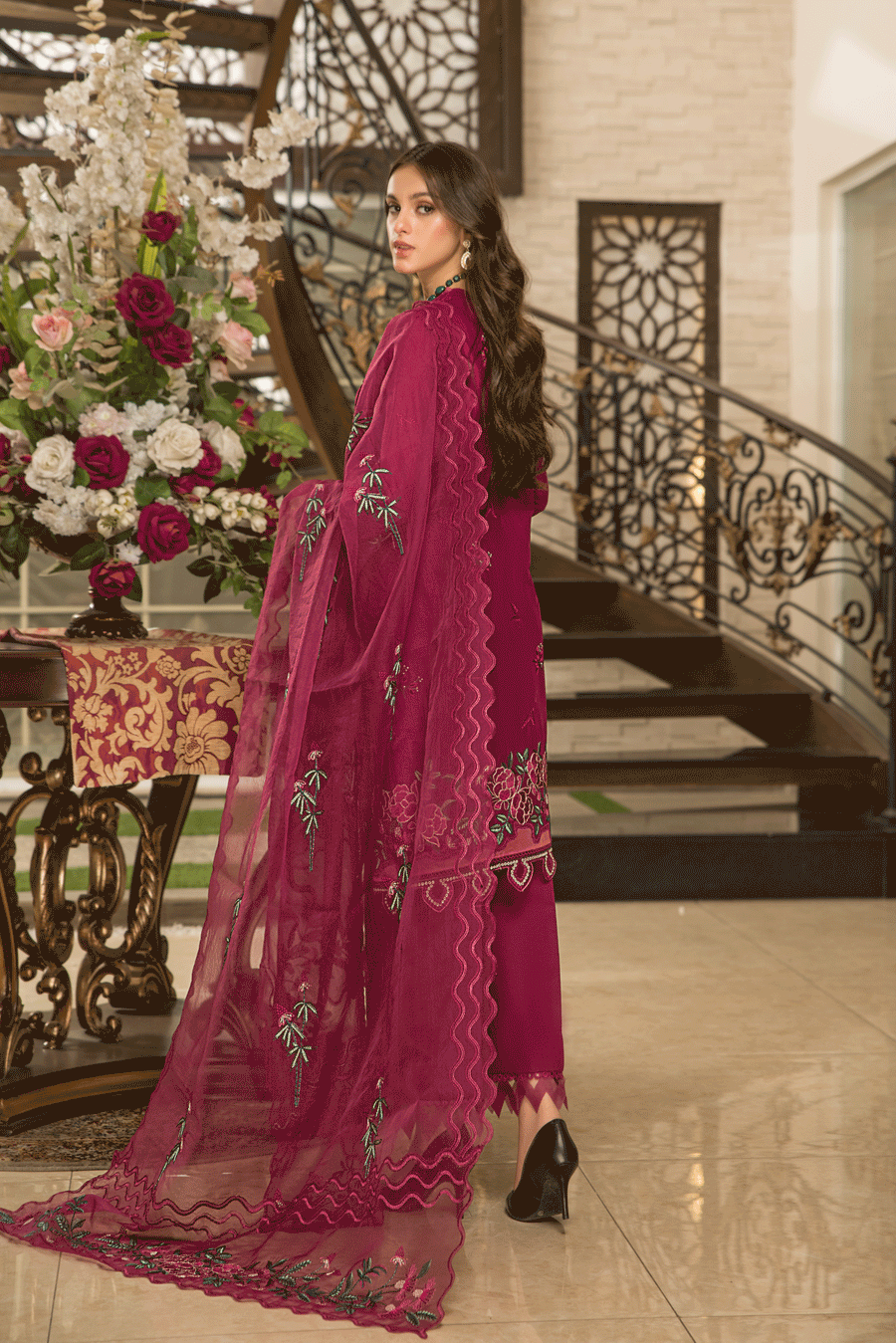 Suveez Pariza Embroidered Lawn 3 Piece Suit - CP-07 VENDELA