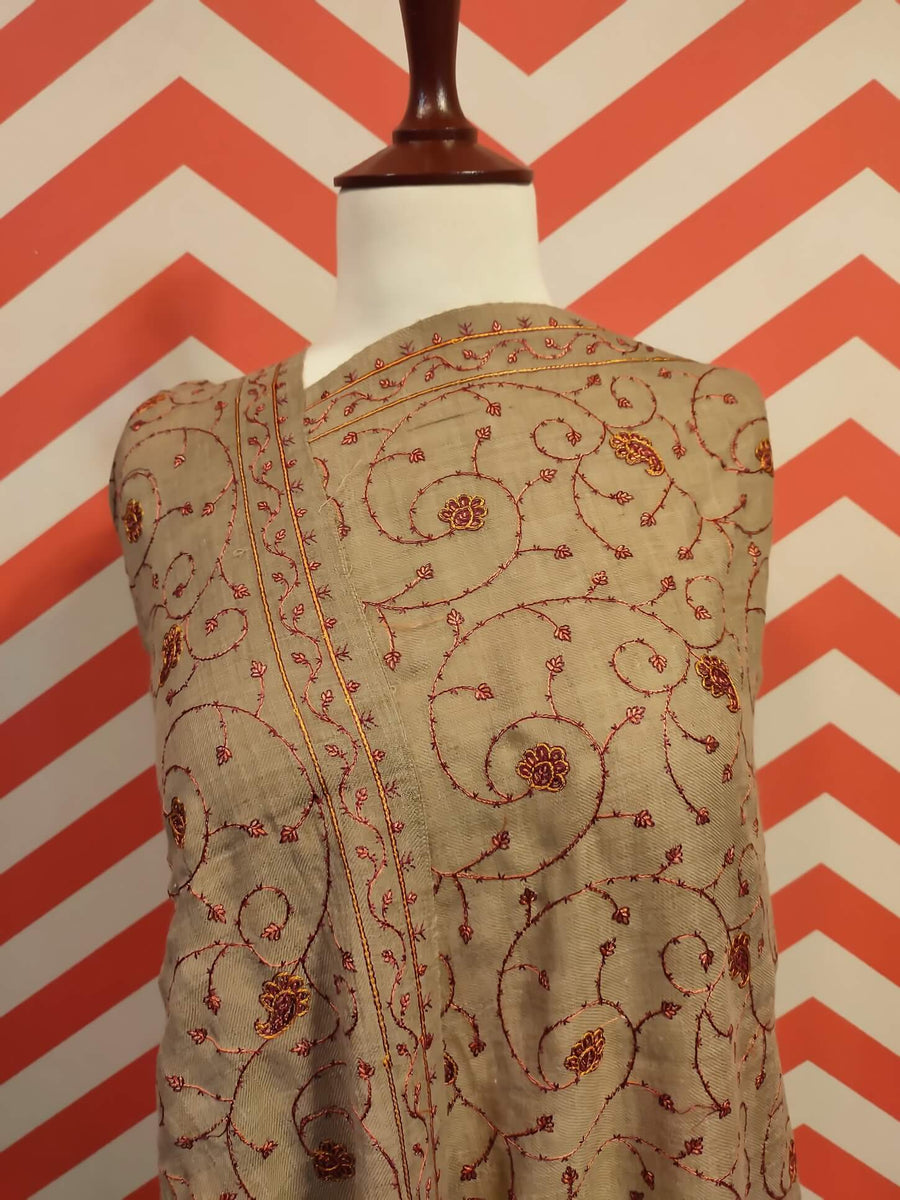 Womens Kashmiri Hand Embroidered Fine Wool Shawl RK-31 - FaisalFabrics.pk