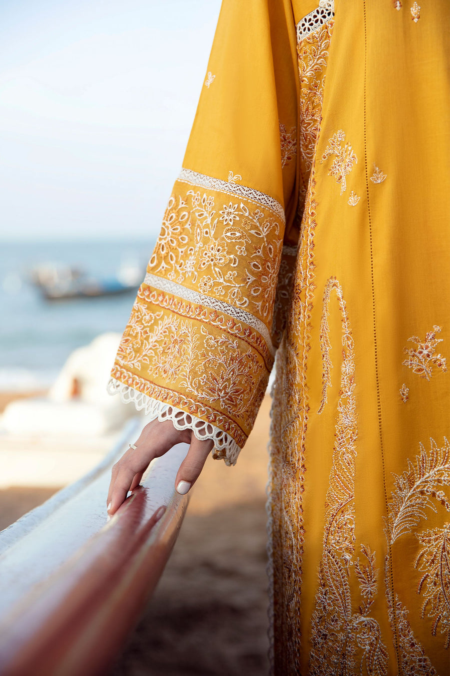 ZAHA by Khadijah Shah EMbroidered Lawn Unstitched 3Pc Suit ZL23-01 B