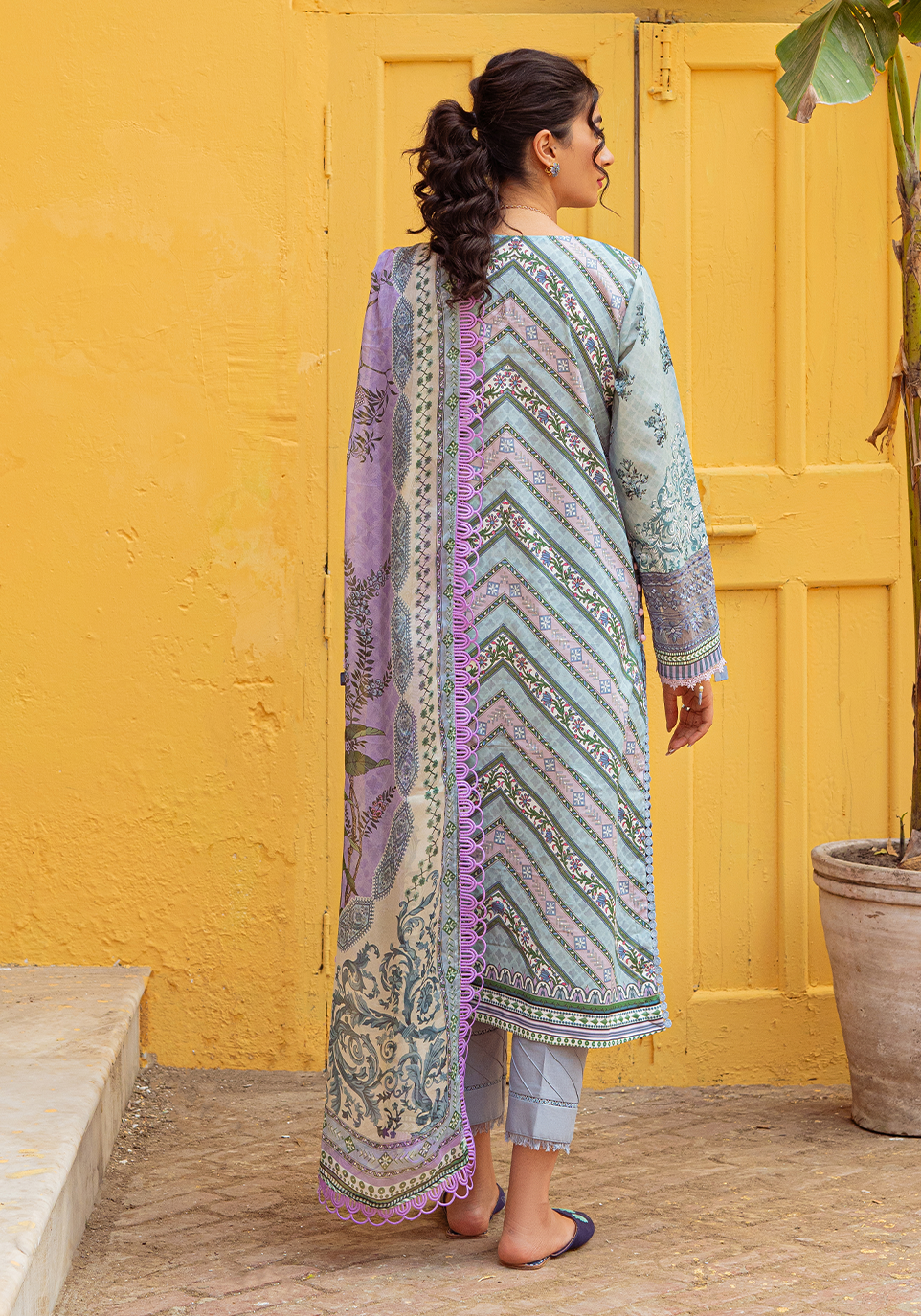 Zarqash Tresor Luxe Lawn Unstitched Embroidered 3 Piece Suit ZQ 8B