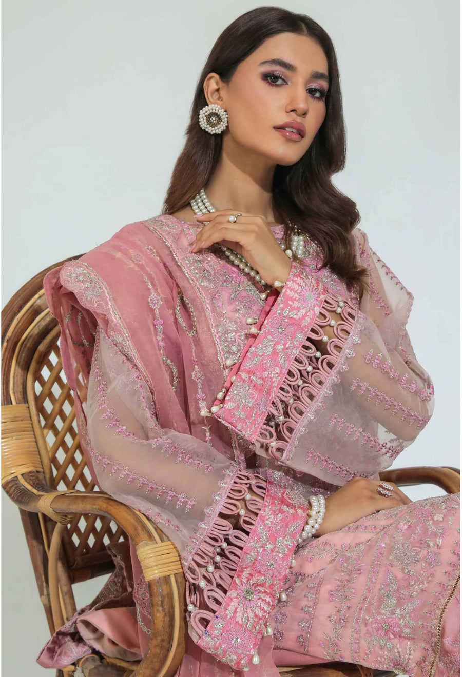 Avyana Gulmehr D-06 Kanwal